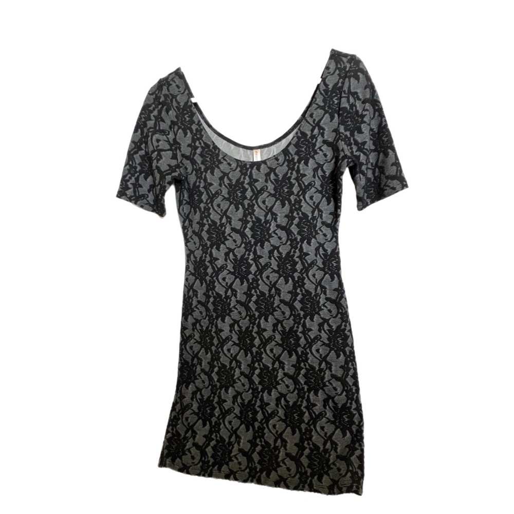Bodycon black dress great for a GNO!